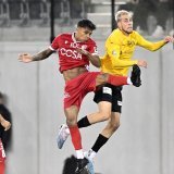 Baltazar (FC Sion) au duel avec Gabriele De Donno (Schaffhouse) lors du match nul 1-1